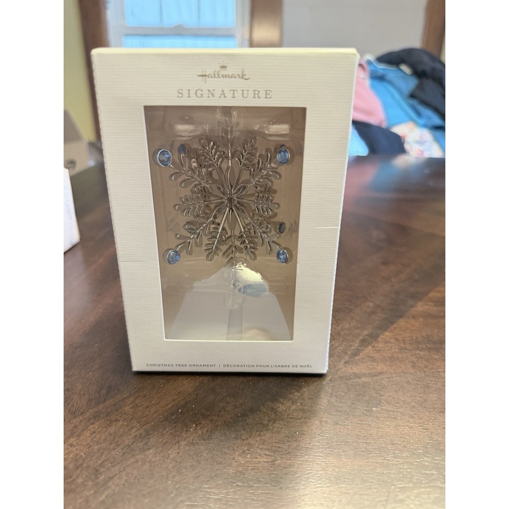 2021 HALLMARK SIGNATURE Christmas SNOWFLAKE WITH BLUE GEMSTONES ornament 3D